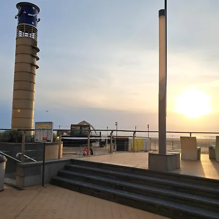 Cozy Near The Sea 아파트 *